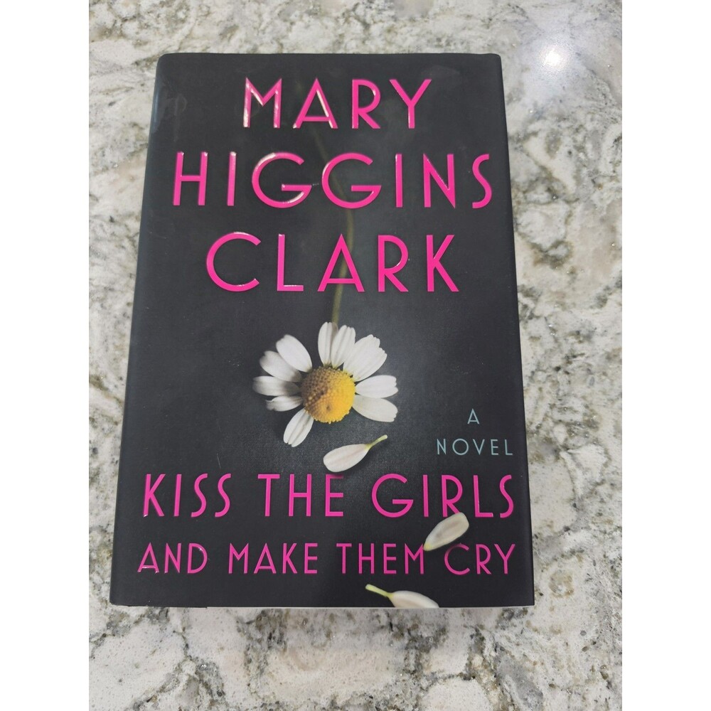 Kiss the Girls and Make Them Cry Hardcover Clark, Mary Higgins 9781501171703